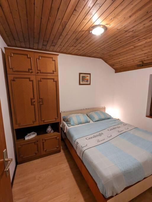 Zeezicht Appartement 50M From Beach Srima Exterior foto