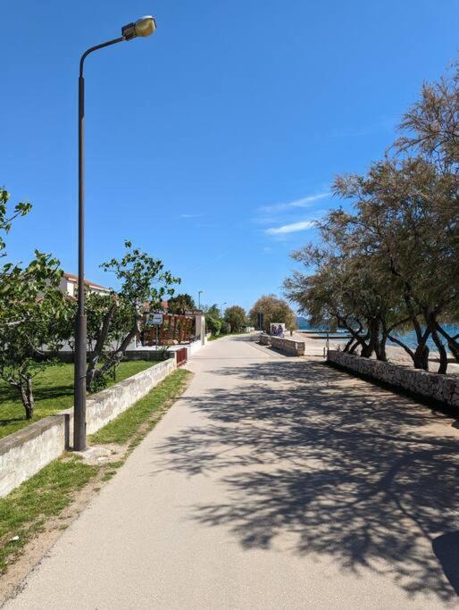 Zeezicht Appartement 50M From Beach Srima Exterior foto