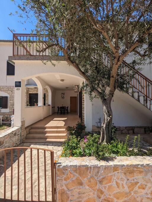 Zeezicht Appartement 50M From Beach Srima Exterior foto