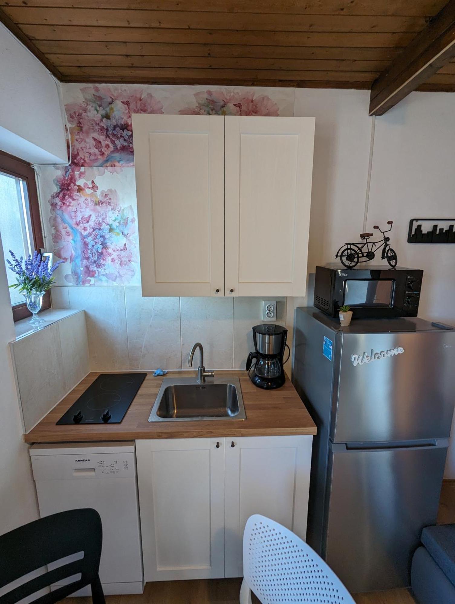 Zeezicht Appartement 50M From Beach Srima Exterior foto